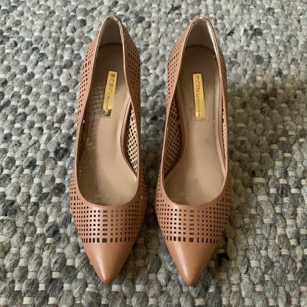 BCBGeneration Pumps Size 7.5